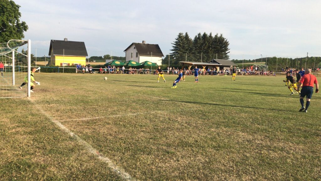 Fußballspiel TSV1872 Langenwetzendorf vs. FC Thüringen Weida